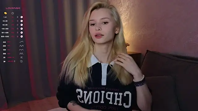 Snapshot of elsa_limerence chatting on November 27, 2025, 10:37 am elsa limerence online show from November 27, 2025, 10:37 am