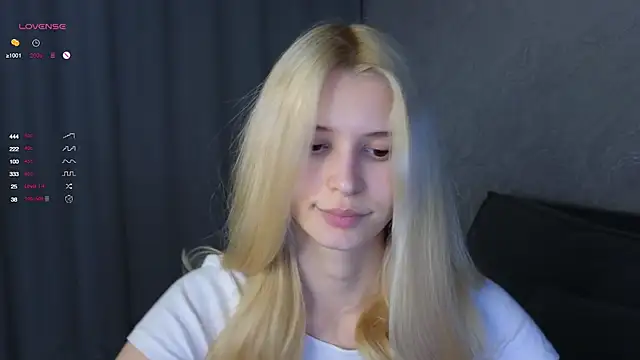 Snapshot of elsa_limerence chatting on November 9, 2025, 10:41 am elsa limerence online show from November 9, 2025, 10:41 am