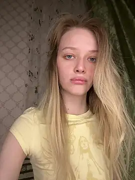 Snapshot of Evvie_Summn1 chatting on February 1, 2026, 2:37 pm Evvie Summn1 online show from February 1, 2026, 2:37 pm