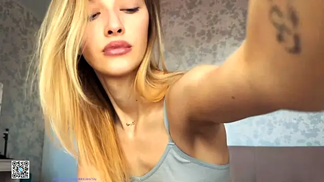 Snapshot of Evvie_Summn1 chatting on November 17, 2025, 7:01 am Evvie Summn1 online show from November 17, 2025, 7:01 am