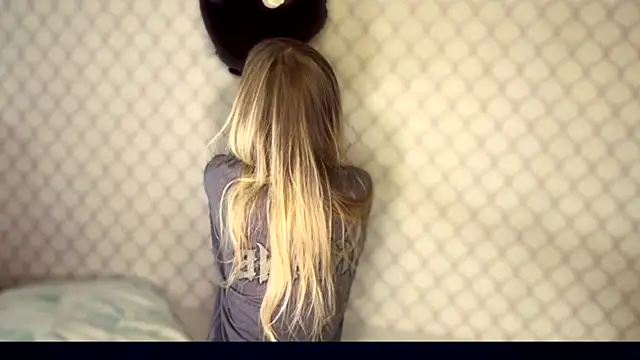 Snapshot of Evvie_Summn1 chatting on December 20, 2025, 9:56 am Evvie Summn1 online show from December 20, 2025, 9:56 am