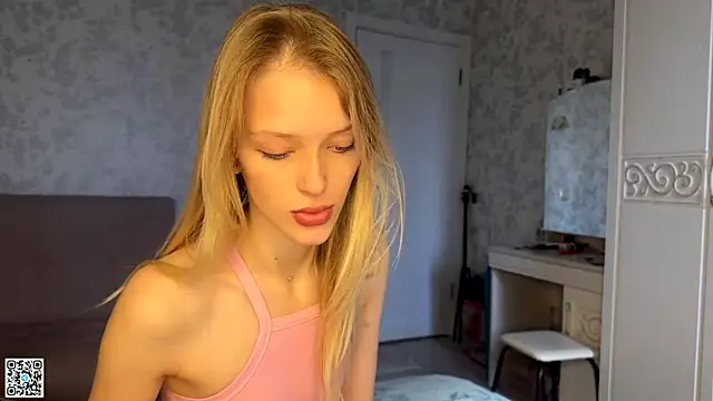 Snapshot of Evvie_Summn1 chatting on October 31, 2025, 5:59 am Evvie Summn1 online show from October 31, 2025, 5:59 am