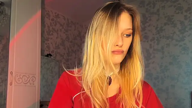 Snapshot of Evvie_Summn1 chatting on November 30, 2025, 10:05 am Evvie Summn1 online show from November 30, 2025, 10:05 am