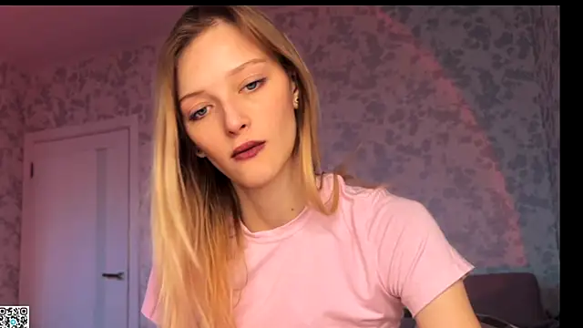 Snapshot of Evvie_Summn1 chatting on November 23, 2025, 6:45 am Evvie Summn1 online show from November 23, 2025, 6:45 am