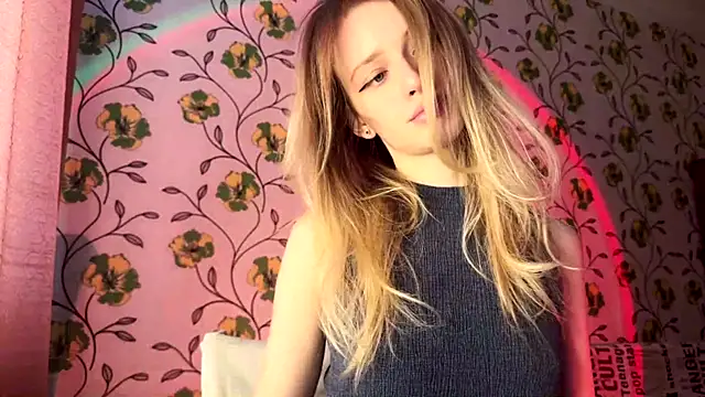 Snapshot of Evvie_Summn1 chatting on February 21, 2026, 11:12 am Evvie Summn1 online show from February 21, 2026, 11:12 am