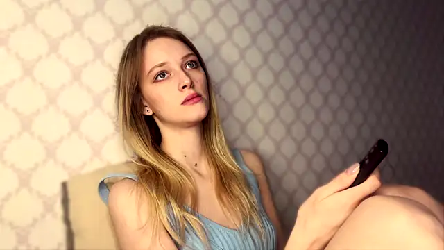 Snapshot of Evvie_Summn1 chatting on March 2, 2026, 7:15 am Evvie Summn1 online show from March 2, 2026, 7:15 am