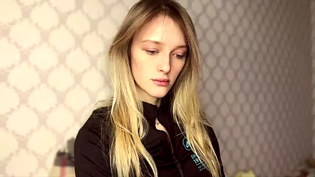 Snapshot of Evvie_Summn1 chatting on February 27, 2026, 4:56 am Evvie Summn1 online show from February 27, 2026, 4:56 am