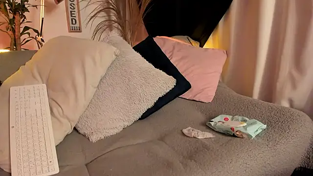 Serenity Day online show from February 1, 2026, 1:37 am