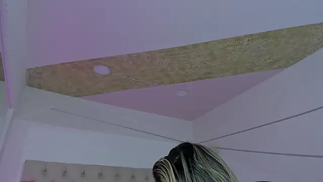 Snapshot of PandoraRider chatting on February 4, 2026, 1:39 pm PandoraRider online show from February 4, 2026, 1:39 pm