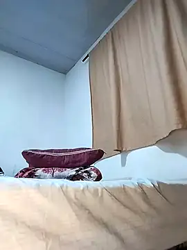 Snapshot of Zombra_42 chatting on November 18, 2025, 2:49 am Zombra 42 online show from November 18, 2025, 2:49 am