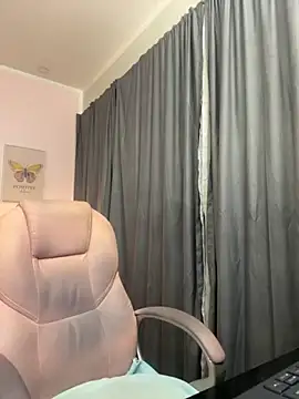 Snapshot of liss_black chatting on December 2, 2025, 4:14 am liss black online show from December 2, 2025, 4:14 am