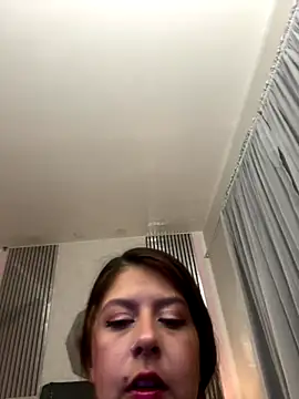 Snapshot of liss_black chatting on December 17, 2025, 2:38 am liss black online show from December 17, 2025, 2:38 am