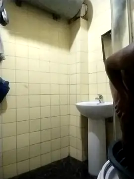 Snapshot of Polygamist chatting on November 22, 2025, 6:29 pm Polygamist online show from November 22, 2025, 6:29 pm