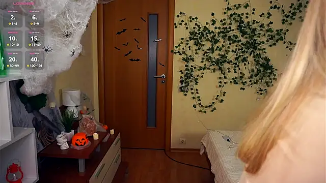 LynetBurby online show from October 30, 2025, 7:11 pm