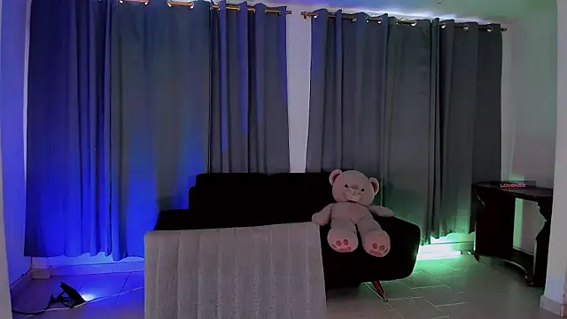 gatitavenecis online show from April 22, 2026, 9:32 pm