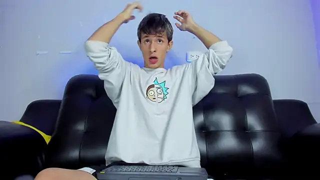 Snapshot of Boysweet_boys chatting on January 17, 2025, 9:50 pm Boysweet boys online show from January 17, 2025, 9:50 pm