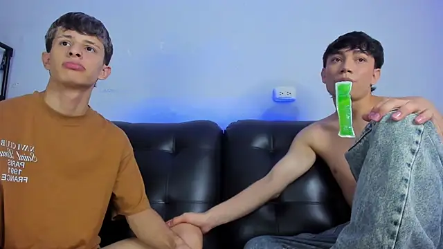 Snapshot of Boysweet_boys chatting on January 29, 2025, 10:11 pm Boysweet boys online show from January 29, 2025, 10:11 pm