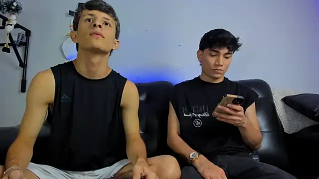 Snapshot of Boysweet_boys chatting on December 26, 2024, 8:32 pm Boysweet boys online show from December 26, 2024, 8:32 pm