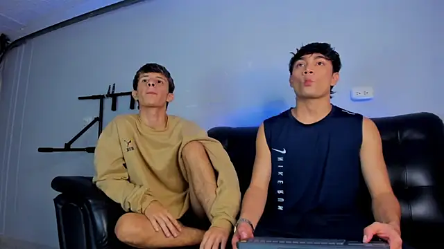 Snapshot of Boysweet_boys chatting on February 19, 2025, 9:58 pm Boysweet boys online show from February 19, 2025, 9:58 pm