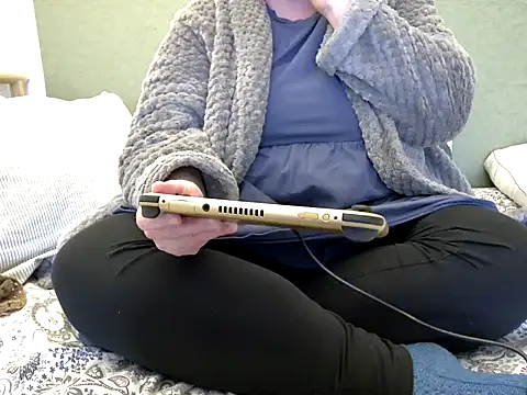 Snapshot of MarthaBriest chatting on November 15, 2025, 8:51 am MarthaBriest online show from November 15, 2025, 8:51 am