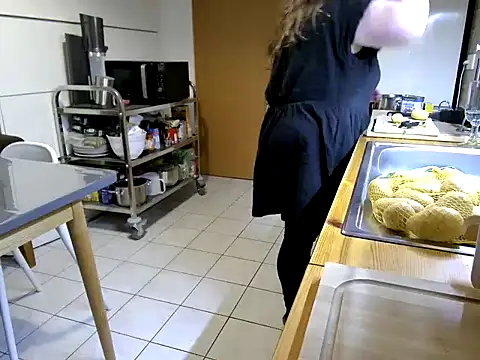 Snapshot of MarthaBriest chatting on November 27, 2025, 6:47 am MarthaBriest online show from November 27, 2025, 6:47 am