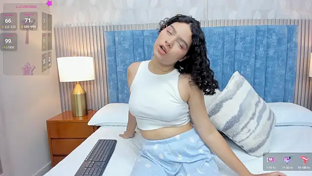 pretty sunlight  online show from October 21, 2025, 1:38 am