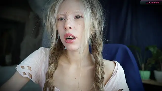 Snapshot of _Phantom_thread_ chatting on October 8, 2025, 8:49 am Phantom thread online show from October 8, 2025, 8:49 am