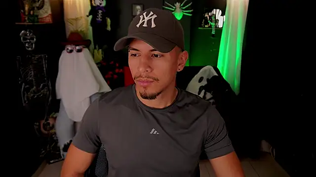 Aaronfox x online show from October 24, 2025, 1:37 am