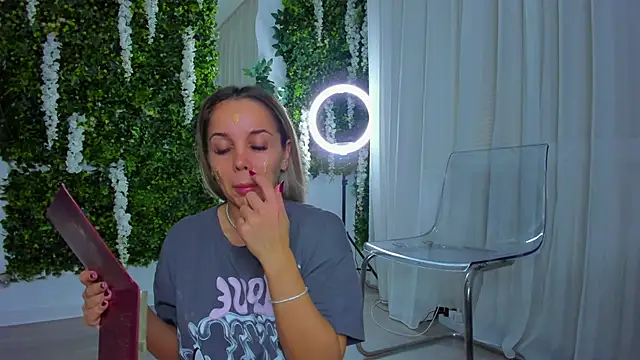 Snapshot of VivienCarter chatting on October 24, 2025, 7:02 pm VivienCarter online show from October 24, 2025, 7:02 pm