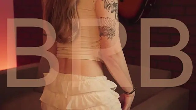 Snapshot of EllieCutes chatting on October 28, 2025, 7:51 am EllieCutes online show from October 28, 2025, 7:51 am