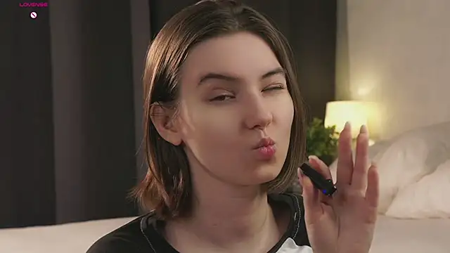 MeghanElson online show from April 15, 2026, 12:53 pm