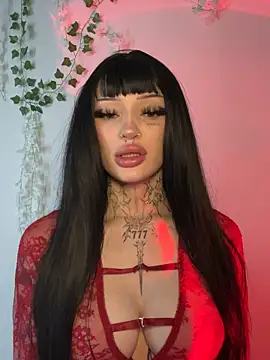 Snapshot of madelinexx chatting on November 6, 2025, 11:03 am madelinexx online show from November 6, 2025, 11:03 am