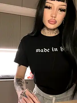 Snapshot of madelinexx chatting on November 7, 2025, 4:11 pm madelinexx online show from November 7, 2025, 4:11 pm