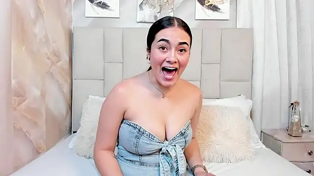 Snapshot of Jaslyn__Smith chatting on October 24, 2025, 4:28 pm Jaslyn Smith online show from October 24, 2025, 4:28 pm