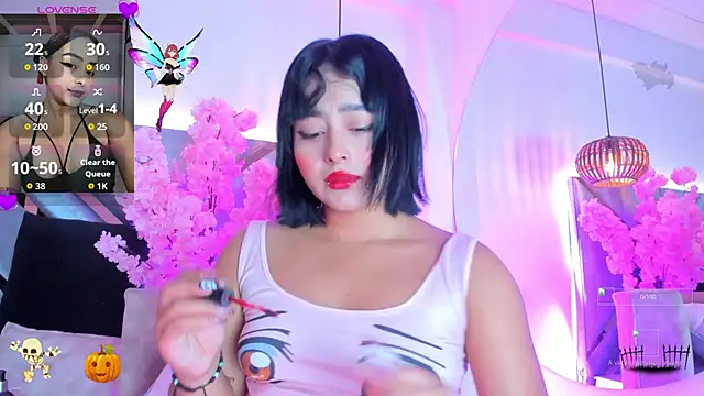 Snapshot of KimVelezz chatting on October 30, 2025, 7:11 pm KimVelezz online show from October 30, 2025, 7:11 pm