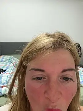 Snapshot of Lombada chatting on May 5, 2026, 4:04 am Lombada online show from May 5, 2026, 4:04 am