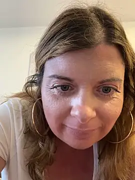 Snapshot of Lombada chatting on December 5, 2025, 10:25 am Lombada online show from December 5, 2025, 10:25 am