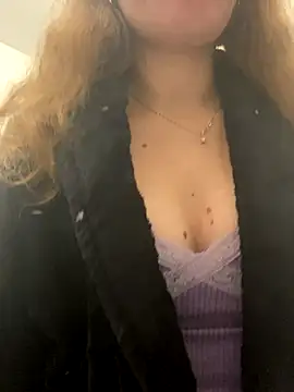 Snapshot of EvaRush chatting on December 2, 2024, 8:50 pm EvaRush online show from December 2, 2024, 8:50 pm