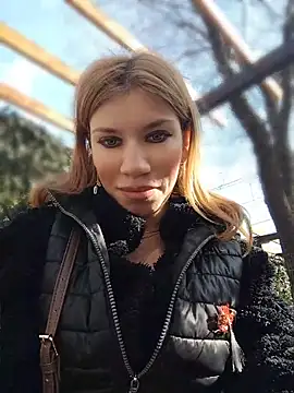 EvaRush online show from March 15, 2026, 12:45 pm