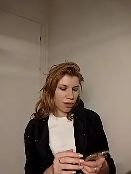 Snapshot of EvaRush chatting on December 22, 2025, 8:53 pm EvaRush online show from December 22, 2025, 8:53 pm