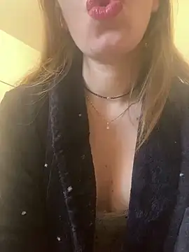 Snapshot of EvaRush chatting on February 28, 2025, 8:20 am EvaRush online show from February 28, 2025, 8:20 am