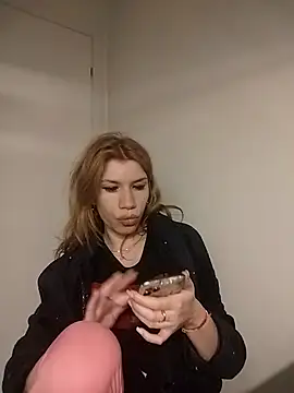 Snapshot of EvaRush chatting on December 17, 2025, 9:53 pm EvaRush online show from December 17, 2025, 9:53 pm