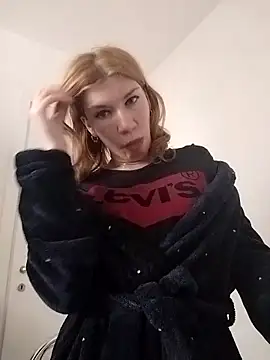 Snapshot of EvaRush chatting on December 20, 2025, 10:51 am EvaRush online show from December 20, 2025, 10:51 am