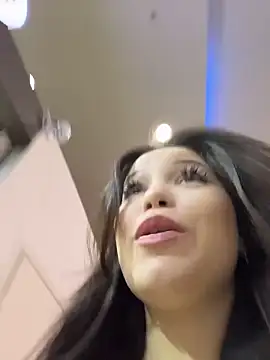 Chloe  Moon online show from April 17, 2026, 2:09 pm