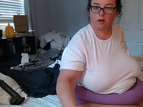 Snapshot of LauLauPAWG chatting on October 28, 2025, 4:17 pm LauLauPAWG online show from October 28, 2025, 4:17 pm