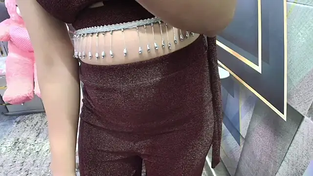 Snapshot of YourKusu chatting on November 18, 2025, 12:41 pm YourKusu online show from November 18, 2025, 12:41 pm