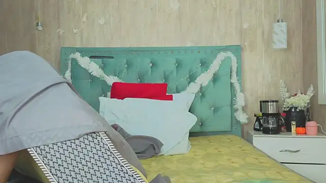 Snapshot of Marcelaa_fox chatting on December 19, 2025, 10:34 pm Marcelaa fox online show from December 19, 2025, 10:34 pm