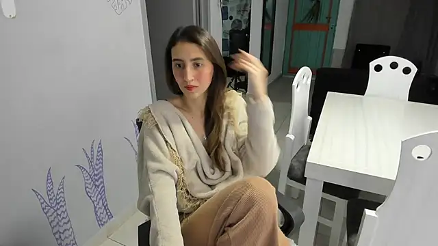 Snapshot of RachelJones_ chatting on June 1, 2026, 6:35 am RachelJones online show from June 1, 2026, 6:35 am