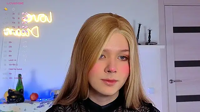 Snapshot of _yourFoxy_ chatting on November 17, 2025, 2:10 pm yourFoxy online show from November 17, 2025, 2:10 pm