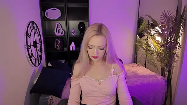 EmilyAir online show from September 26, 2025, 7:54 pm